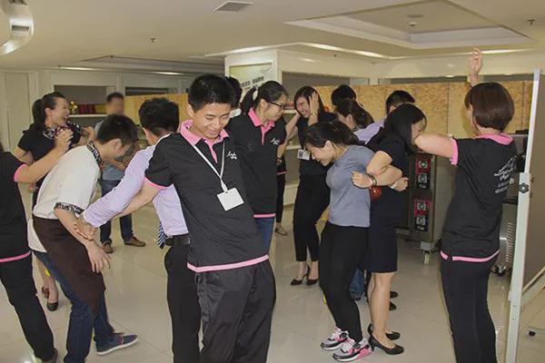 团队建设与管理小游戏_游戏团队管理办法_管理学团队游戏