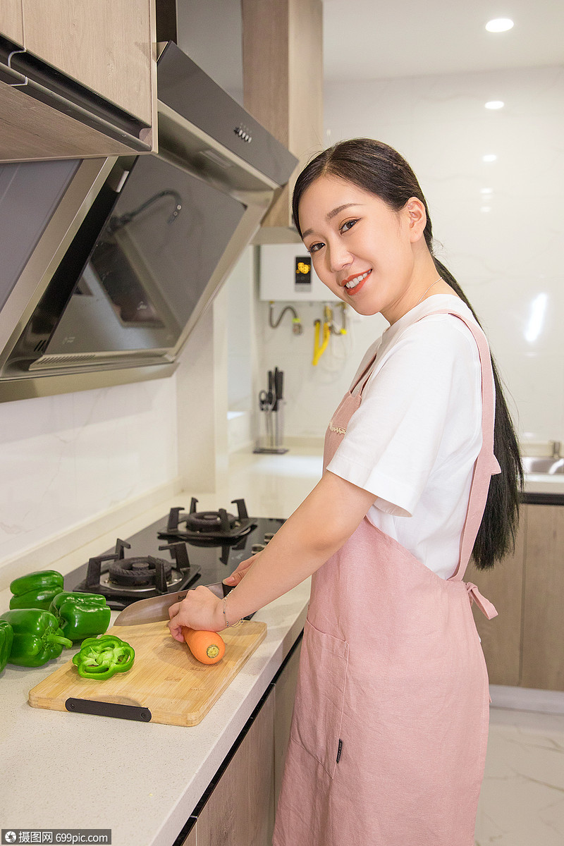 游戏美女厨房_厨房美女游戏怎么玩_女生厨房游戏