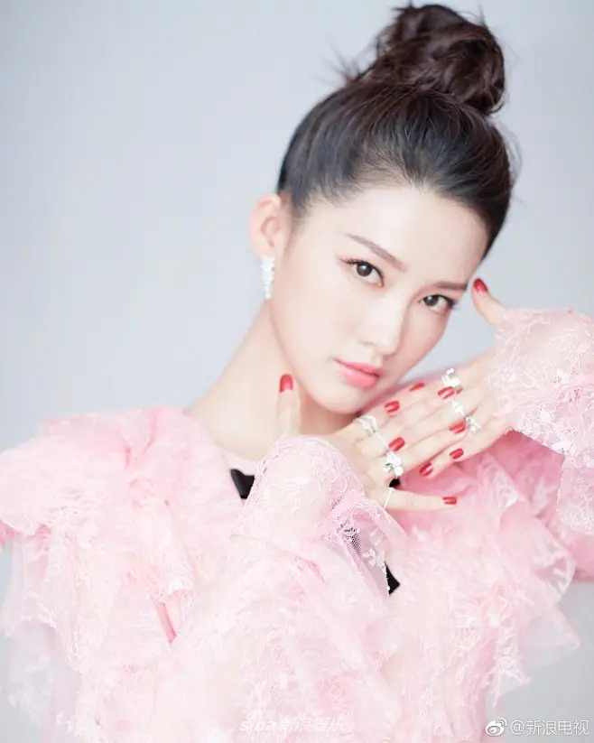 一笑倾城电视剧2021演员表_微微一笑很倾城电视剧游戏造型_一笑倾城的电视全集
