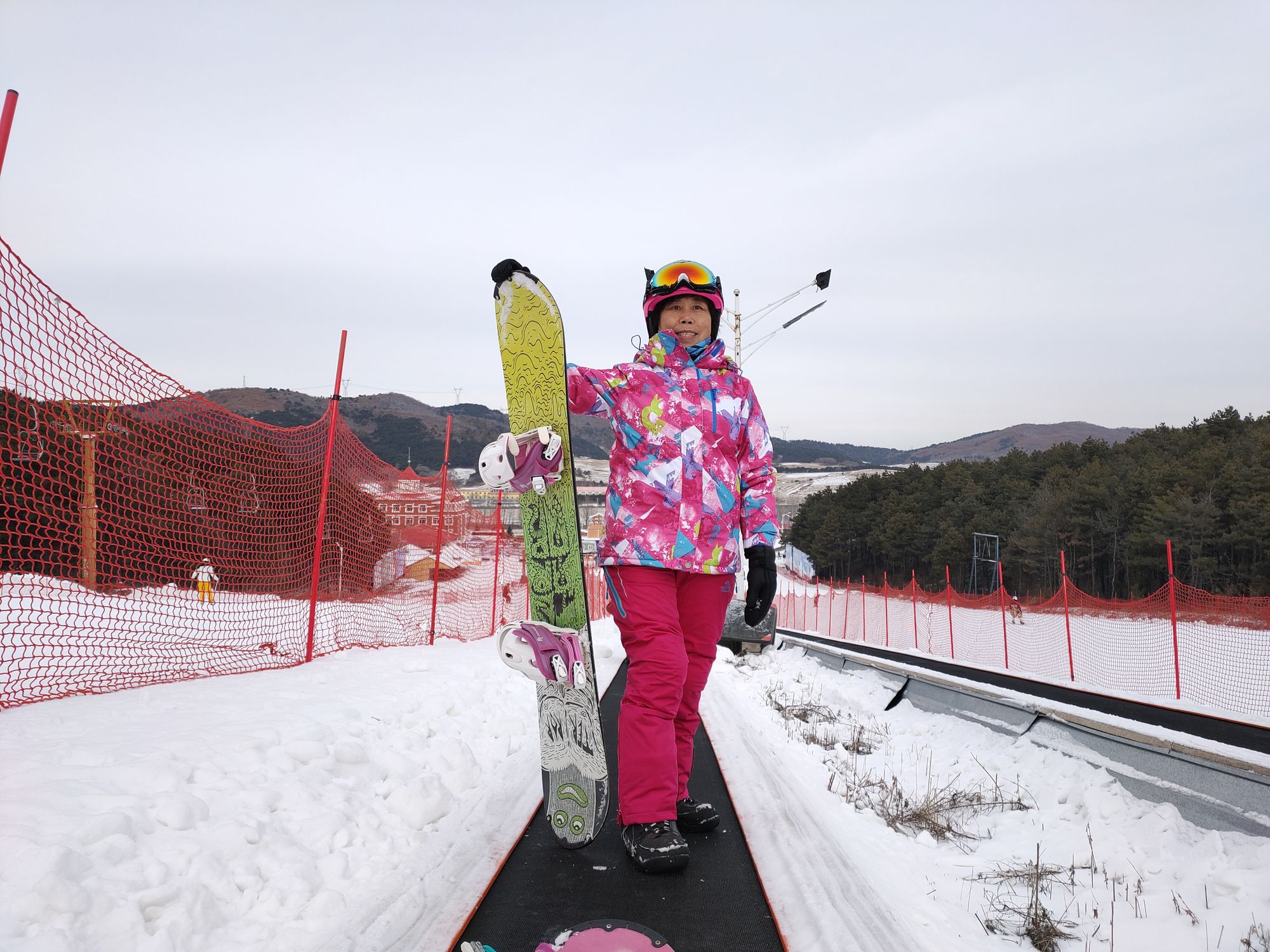 滑雪女孩超级游戏破解版_滑雪女孩英文_女孩滑雪