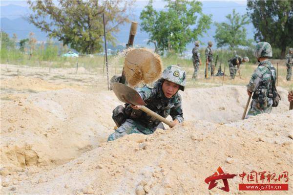 躲藏射击游戏_手机射击游戏躲在掩体后_躲避射击游戏