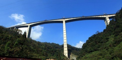 搭桥闯关小游戏_有一款搭桥过关的游戏叫什么_手机游戏搭桥闯关