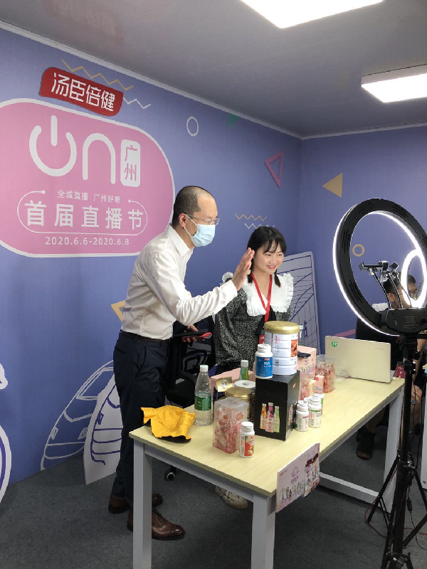 游戏主播用手机_主播直播手机游戏用什么手机_手机游戏直播带人
