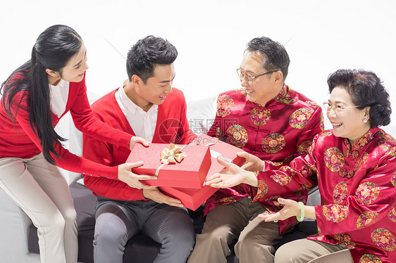 端午老送礼节丈人要给红包吗_端午老送礼节丈人要回礼吗_端午节要送礼给老丈人吗