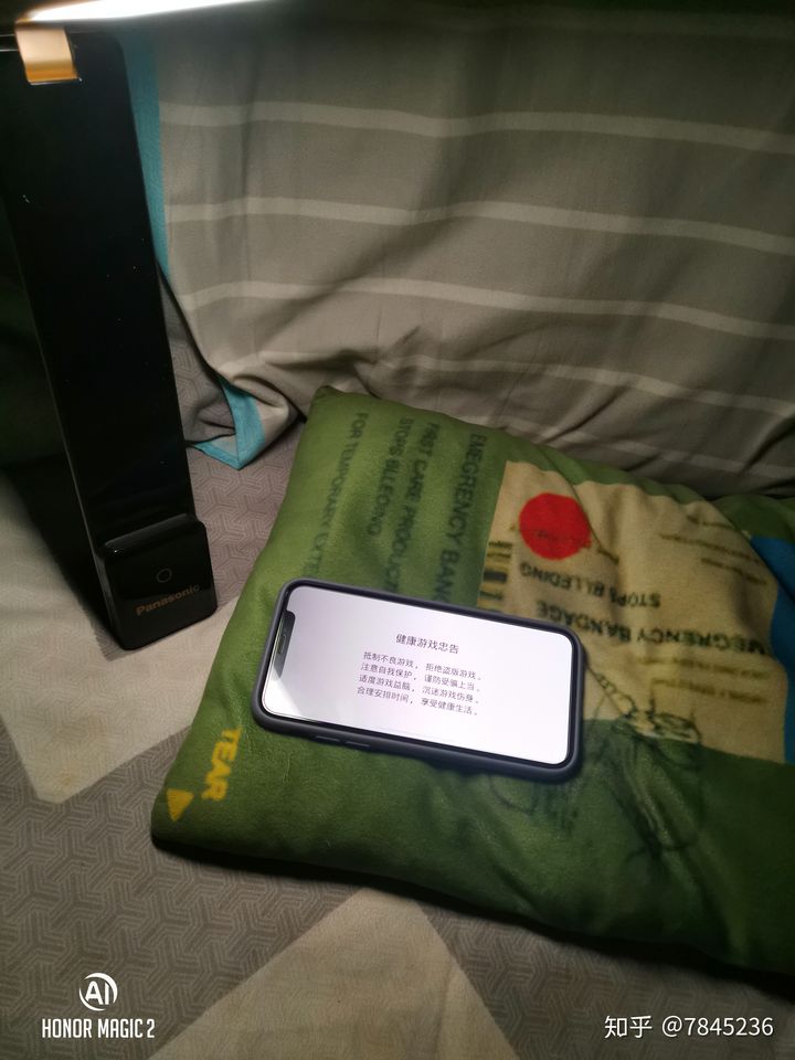 手机游戏中变暗_手机传奇中变靓装_表游戏和暗游戏实力