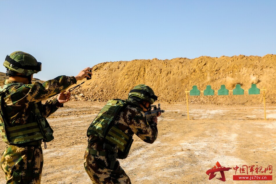 射击手机游戏单机_手机射击游戏2017_射击手机游戏推荐