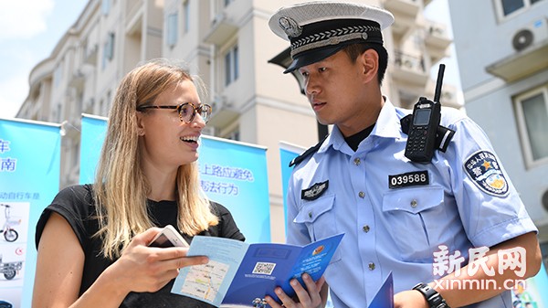 交通警察小游戏_手机上最火的交警游戏视频_交警游戏