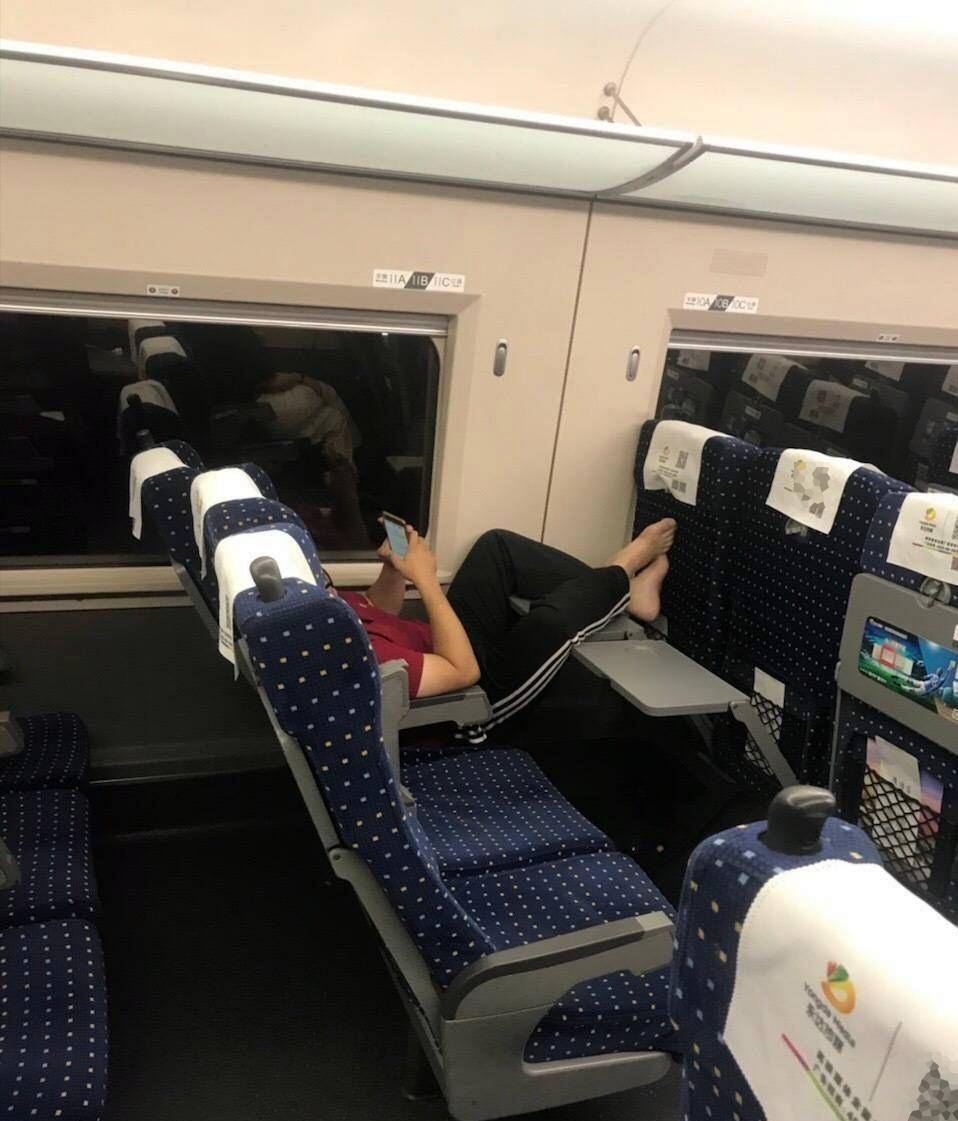 猫会舔完屁股又舔人怎么破_阴阳人烂屁股_车祸人都是烂了还在动