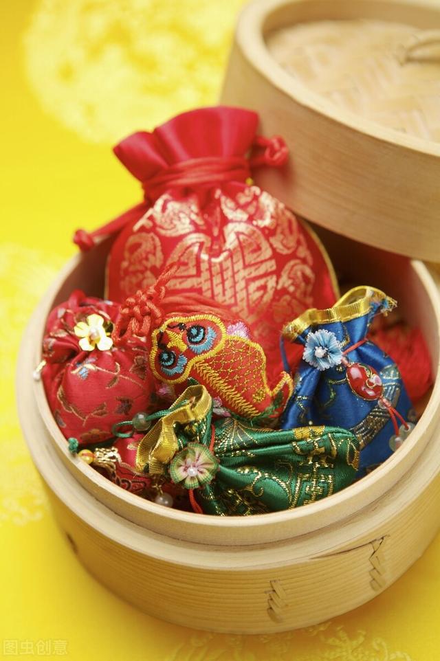 端午佩香囊的寓意_端午佩戴香囊的图片_端午佩戴香囊的作用及寓意