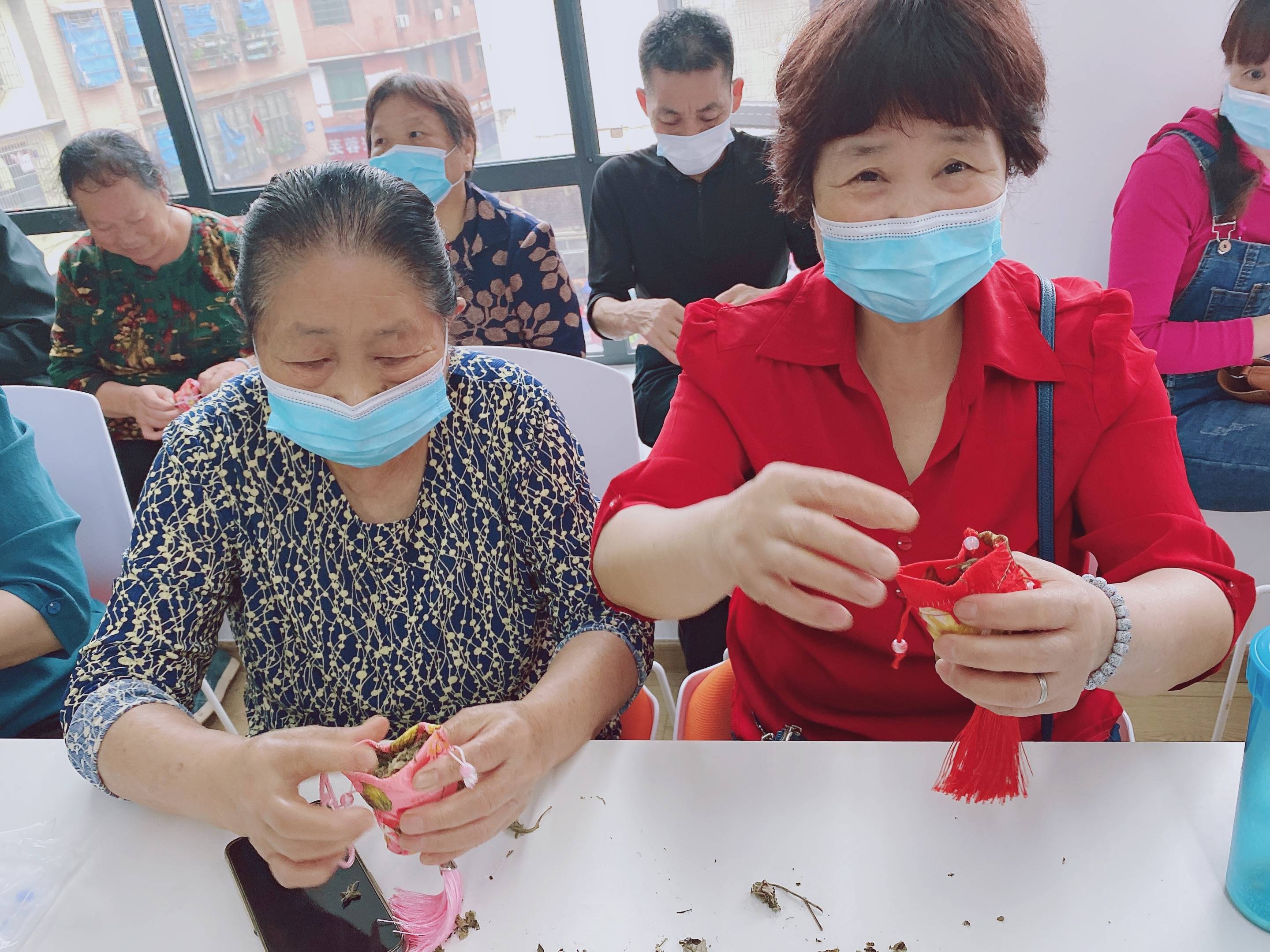 端午佩香囊的寓意_端午佩戴香囊的作用及寓意_端午佩戴香囊的图片